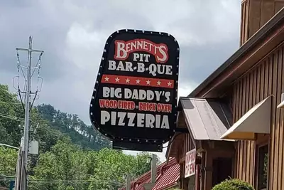 bennett's pit barbeque gatlinburg