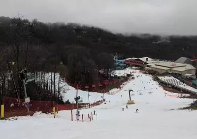 snow at ober mountain ski slope in gatlinburg