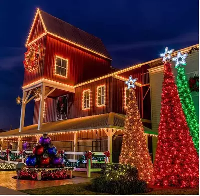 dolly's stampede at christmas with lights