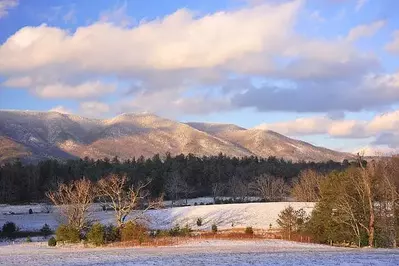 snow in cades cove