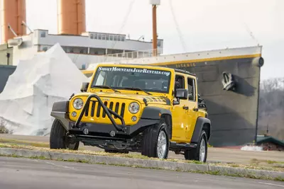 yellow jeep titanic museum