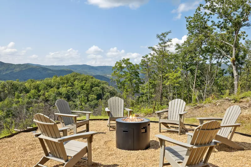 Image showcasing 6 Family Friendly Hiking Trails - Summit Cabin Rentals