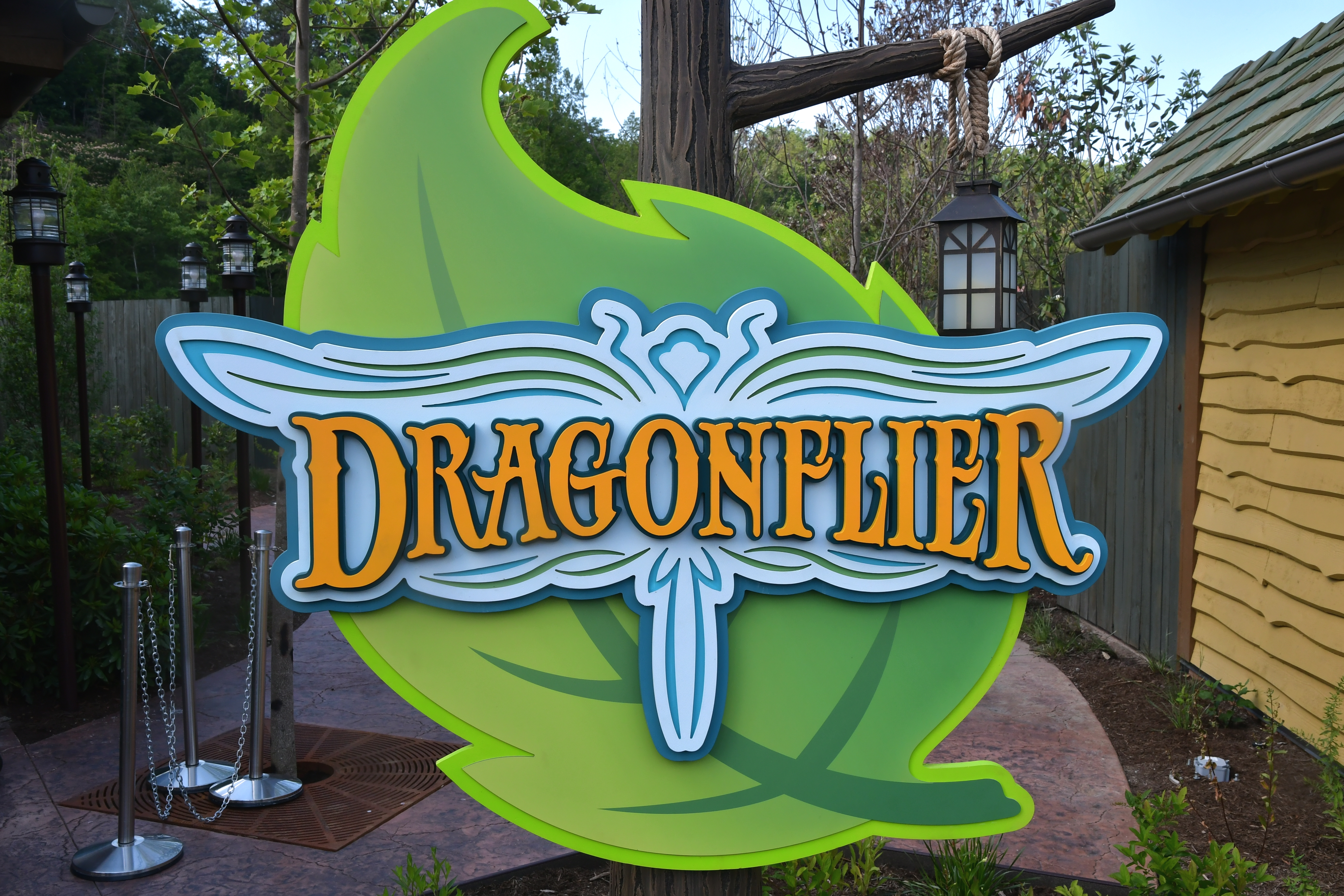 sign for dragonflier ride at dollywood