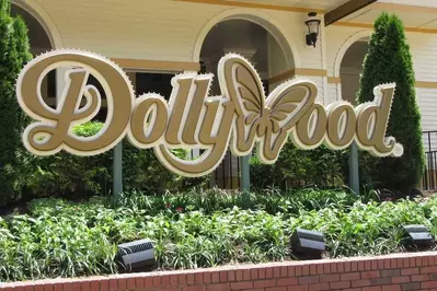 dollywood sign
