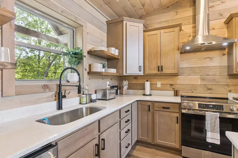 Golden Oaks Cabin