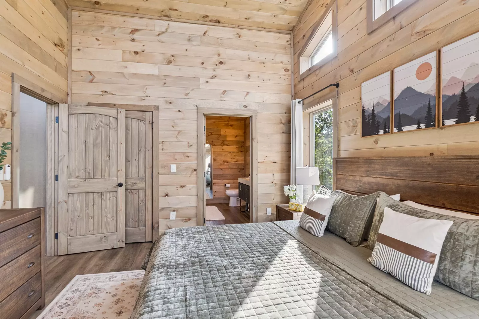 Golden Oaks Cabin
