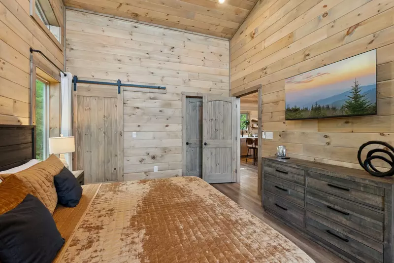 Golden Oaks Cabin