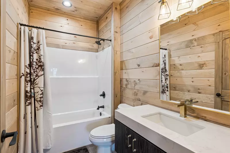Golden Oaks Cabin