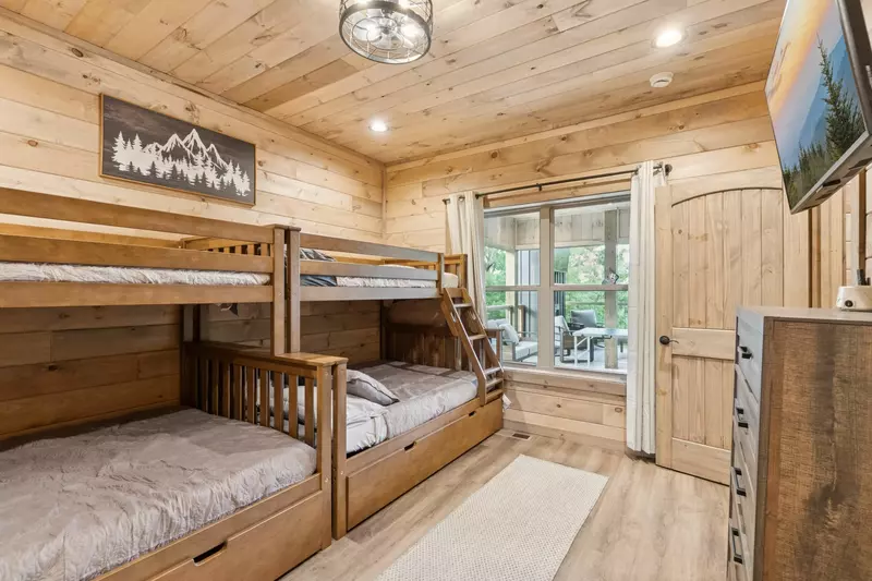 Golden Oaks Cabin