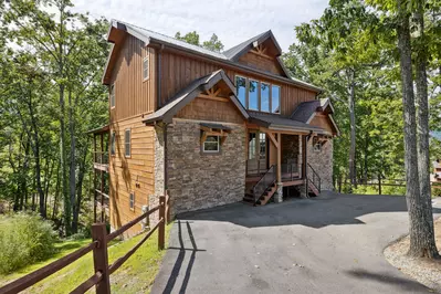 Iron Mountain Lodge
