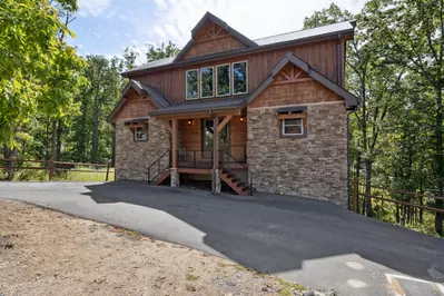 Iron Mountain Lodge