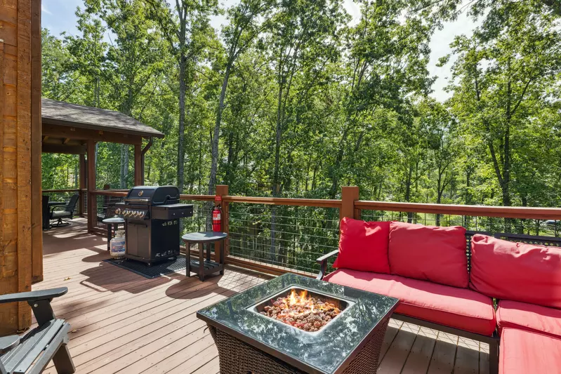Iron Mountain Lodge