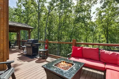 Iron Mountain Lodge
