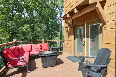 Iron Mountain Lodge