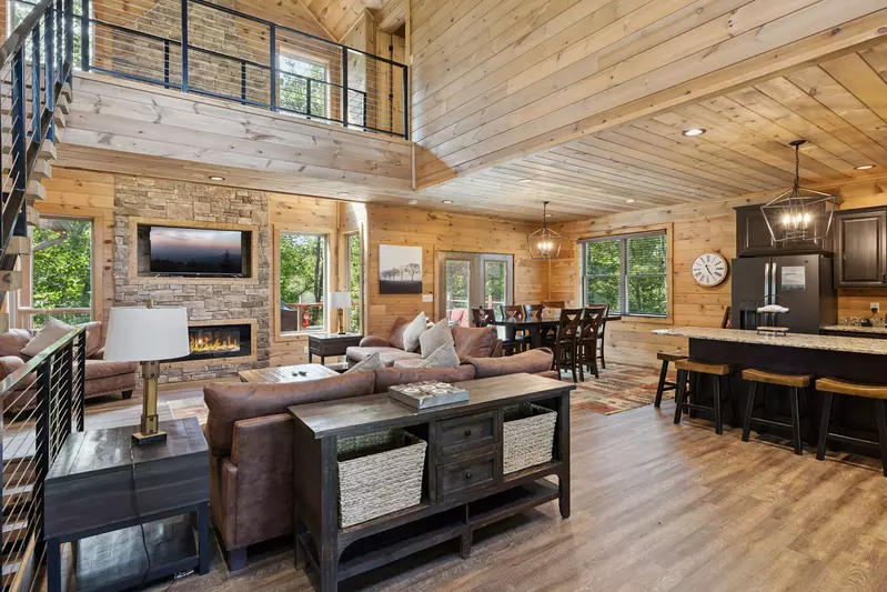 Iron Mountain Lodge