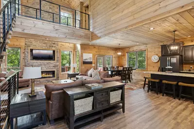 Iron Mountain Lodge