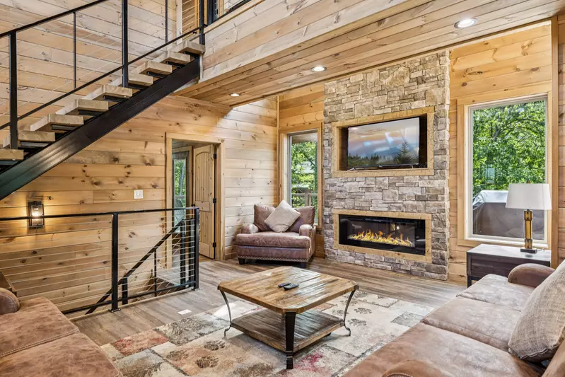 Iron Mountain Lodge