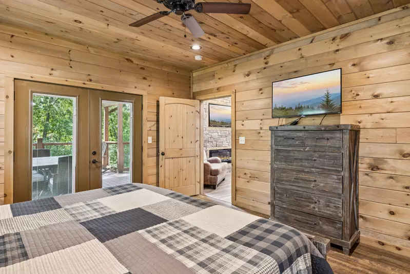 Iron Mountain Lodge