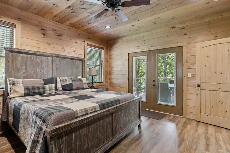 Iron Mountain Lodge