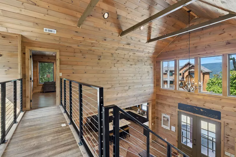 Iron Mountain Lodge