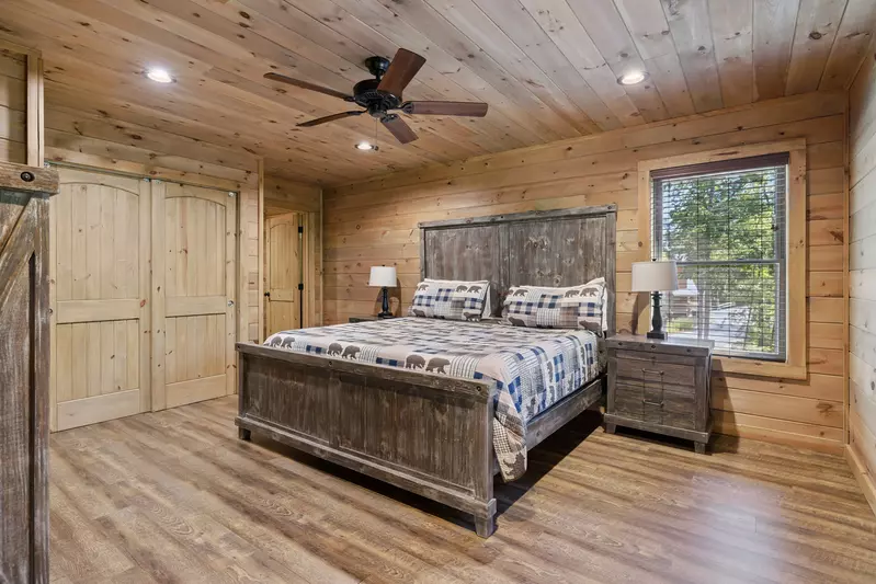Iron Mountain Lodge