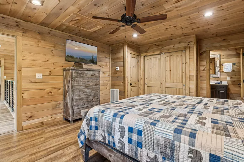 Iron Mountain Lodge