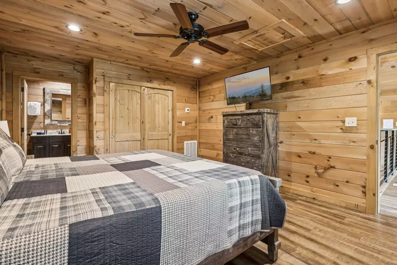 Iron Mountain Lodge
