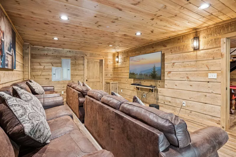 Iron Mountain Lodge