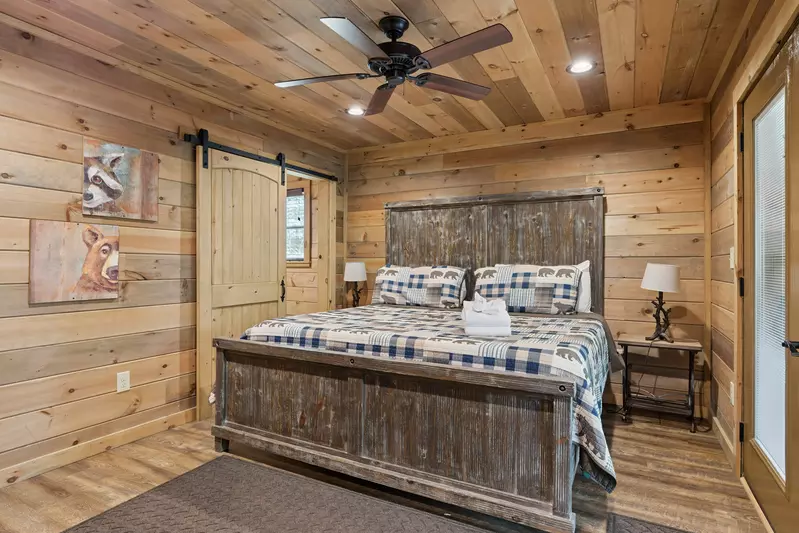 Iron Mountain Lodge