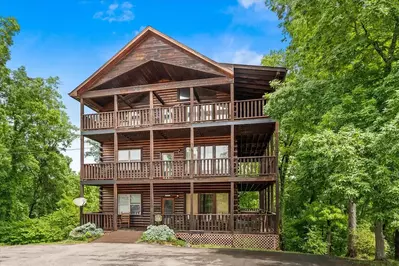 large family cabin near Gatlinburg