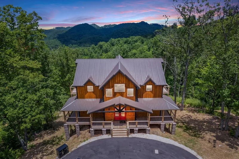 Red Sky Ridge cabin rental in the Smoky Mountains