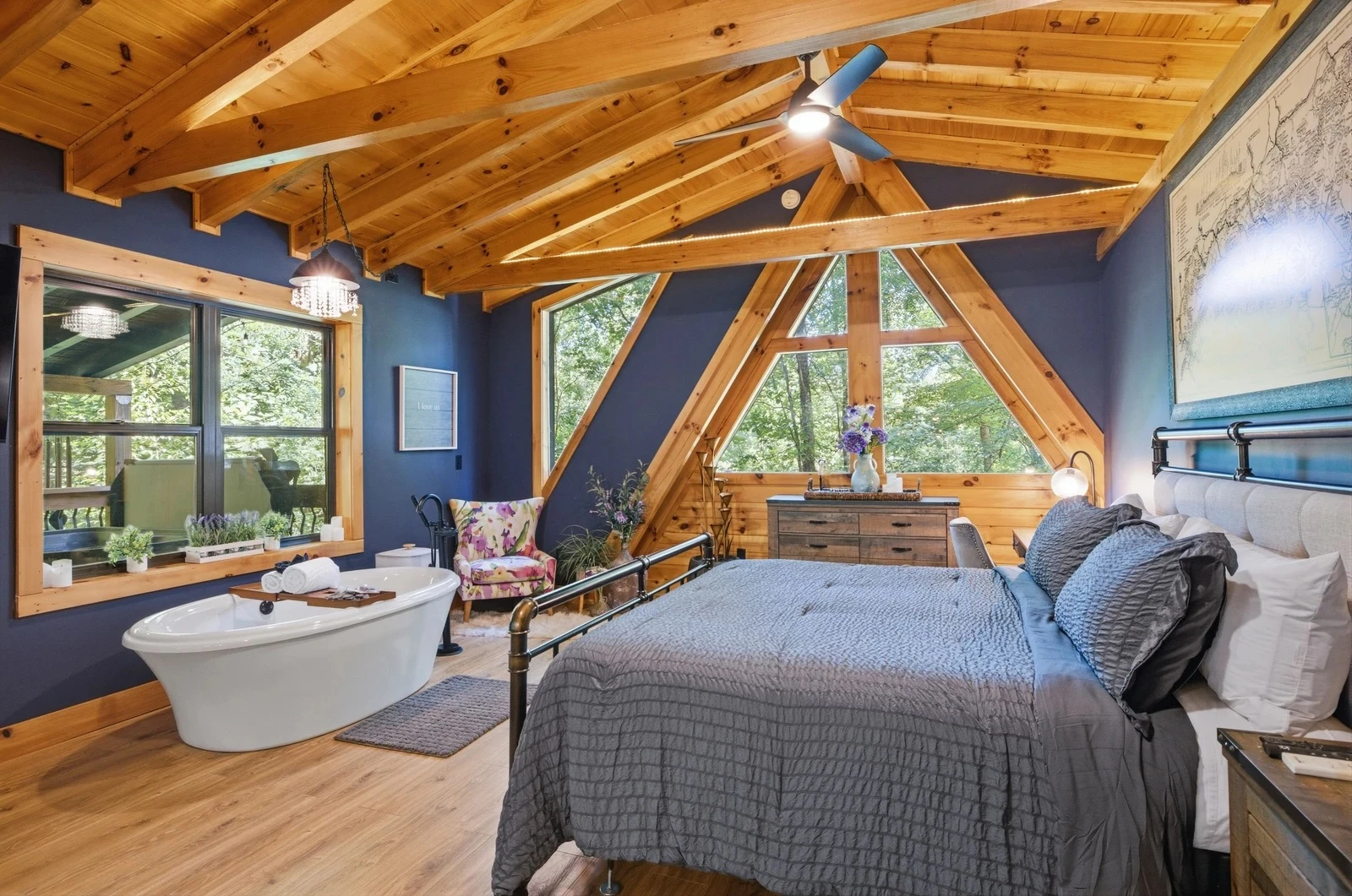 romantic cabin getaways with hot tubs in Gatlinburg TN
