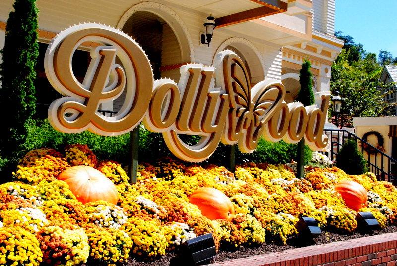 dollywood sign in the fall
