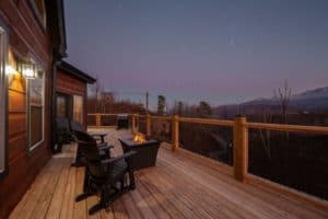 stacked deck cabin in the smoky mountains