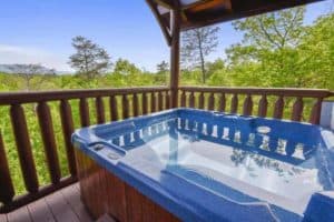 hot tub in a 1 bedroom cabin in Pigeon Forge